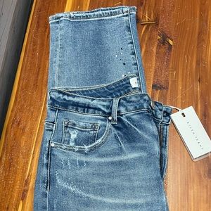 Risen New with tags on!!paint splatter (white and black) straight leg jeans.